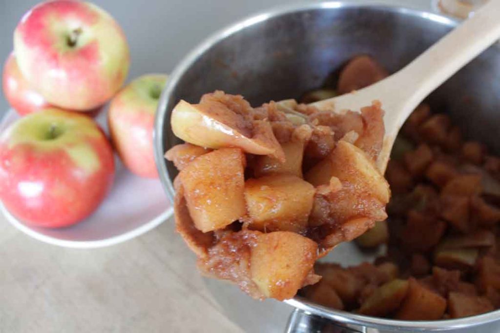 cinnamon-spiced-apples-in-pan