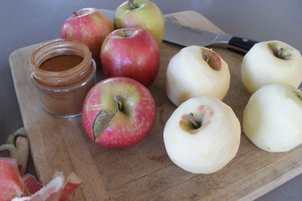 peeled-apples-for-cinnamon-spiced-stewed-apples