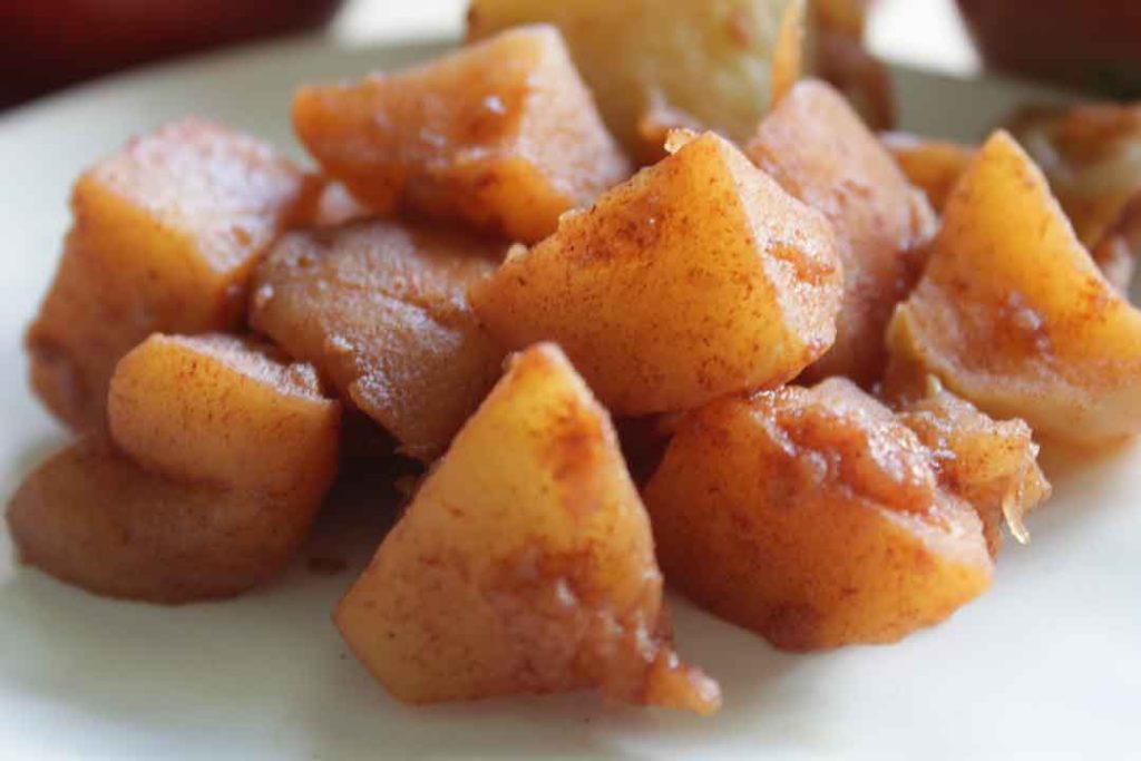 up-close-cinnamon-spiced-apples